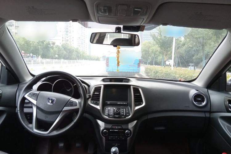 Used CHANGAN Eado 2015 1.6L Manual ZhiKu Model China IV Standard Center Console
