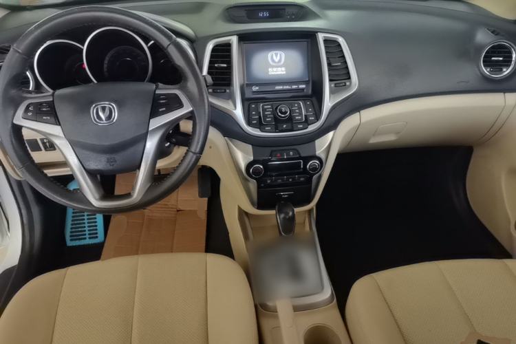 Used CHANGAN Eado 2015 1.6L Automatic Luxury Model Center Console
