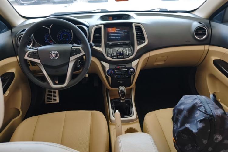 Used CHANGAN Eado 2015 1.6L Manual Luxury Model China V Standard Center Console