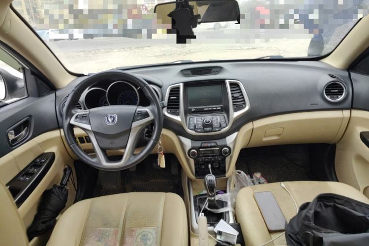 Used CHANGAN Eado 2015 1.6L Manual Luxury Model China V Standard Center Console