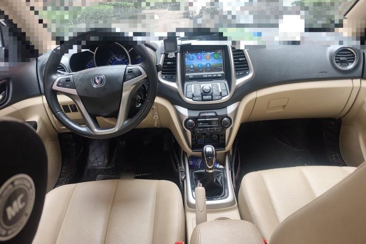 Used CHANGAN Eado 2015 1.6L Manual Luxury Model China IV Standard Center Console