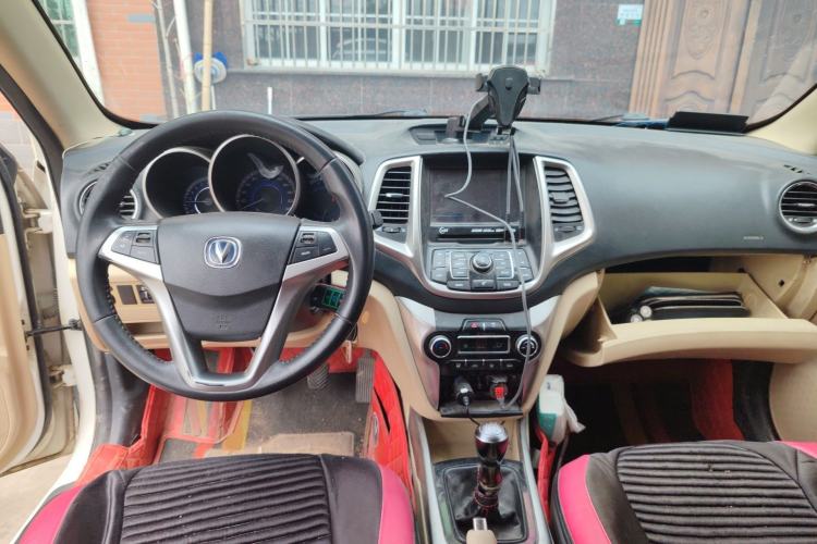 Used CHANGAN Eado 2015 1.6L Manual Luxury Model China V Standard Center Console