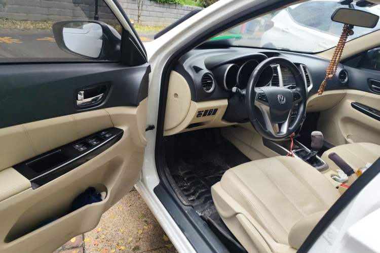 Used CHANGAN Eado 2015 1.6L Manual Luxury Model China V Standard Driver Seat