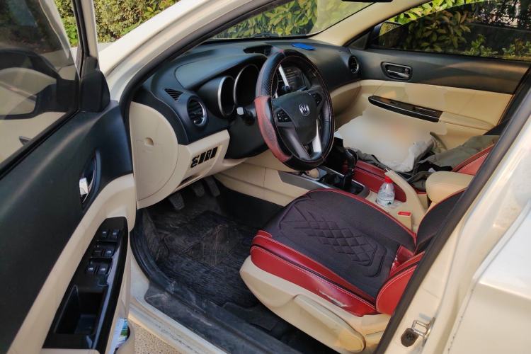 Used CHANGAN Eado 2015 1.6L Manual Luxury Model China IV Standard Driver Seat