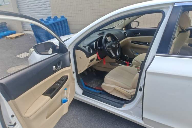 Used CHANGAN Eado 2015 1.6L Manual Luxury Model China IV Standard Driver Seat