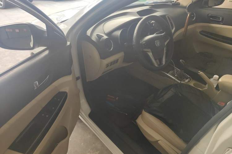 Used CHANGAN Eado 2015 1.6L Manual Luxury Model China V Standard Driver Seat