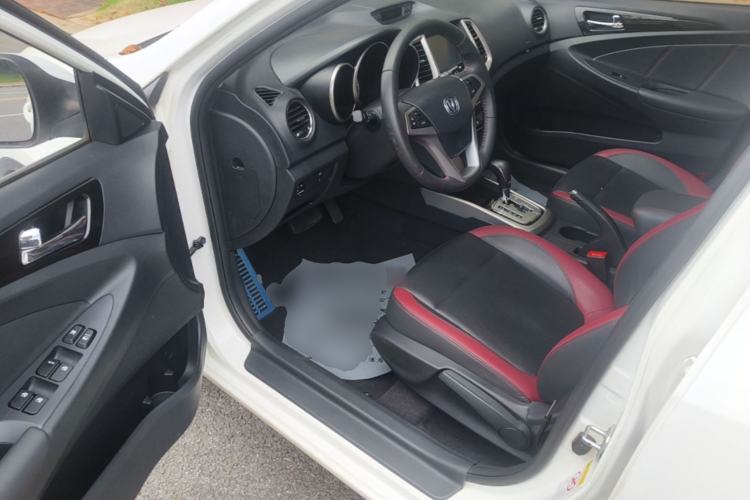 Used CHANGAN Eado 2015 1.6L Automatic Junku Model China IV Standard Driver Seat