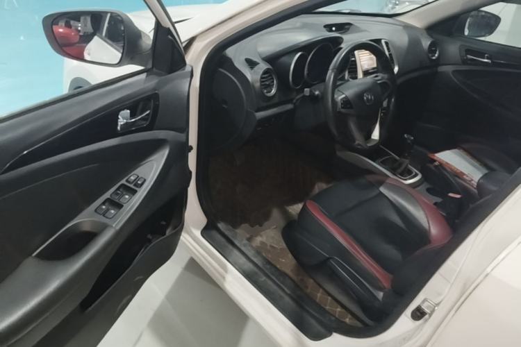 Used CHANGAN Eado 2015 1.6L Manual ZhiKu Model China IV Standard Driver Seat