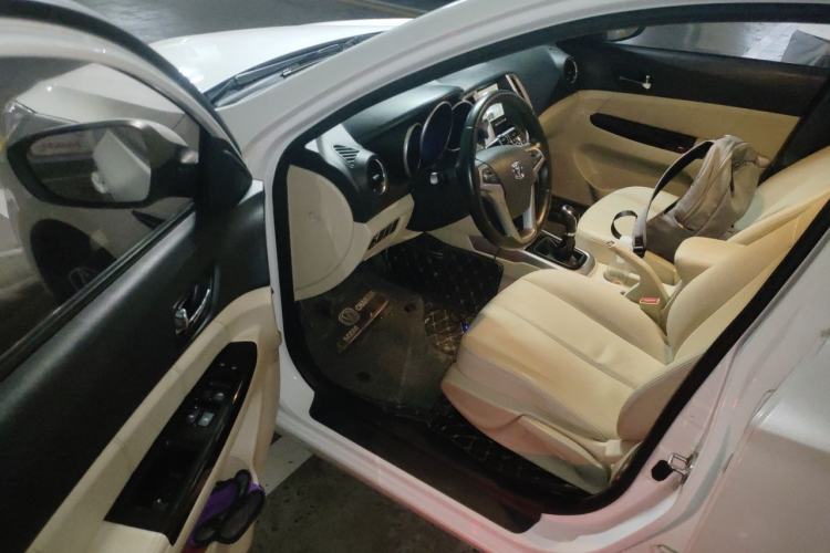 Used CHANGAN Eado 2015 1.6L Manual Luxury Model China V Standard Driver Seat