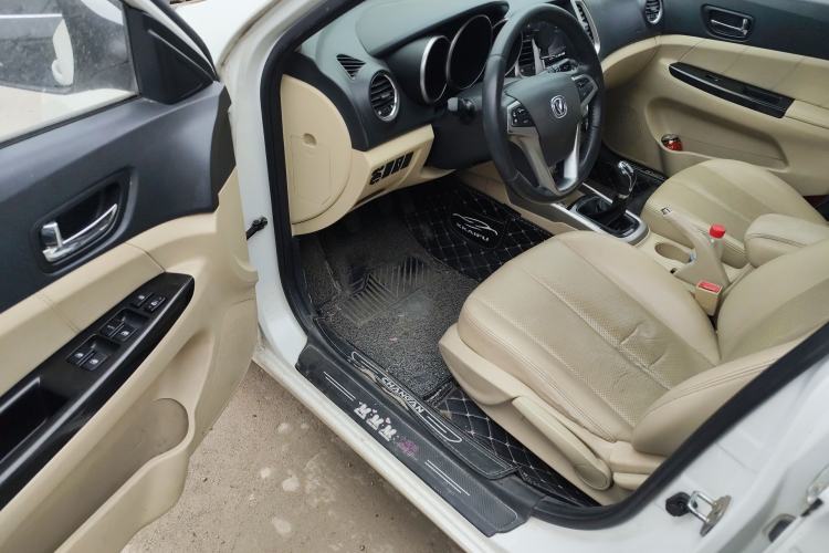 Used CHANGAN Eado 2015 1.6L Manual Luxury Model China IV Standard Driver Seat