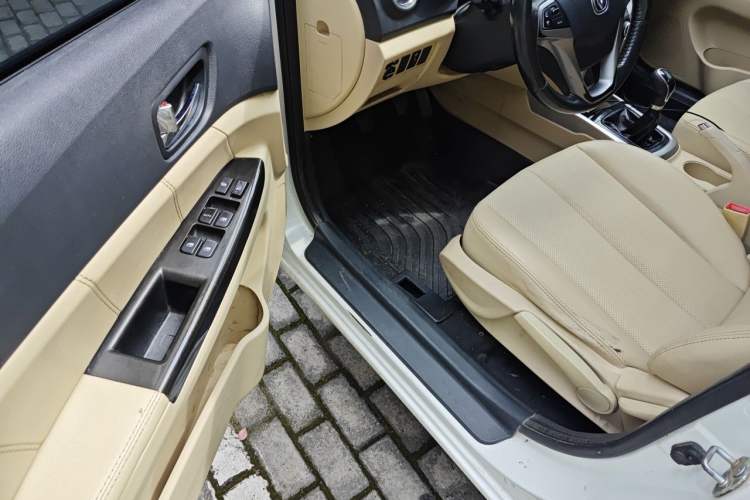 Used CHANGAN Eado 2015 1.6L Manual Luxury Model China IV Standard Driver Seat