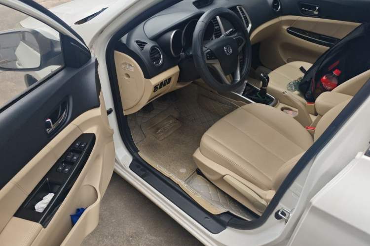 Used CHANGAN Eado 2015 1.6L Manual Luxury Model China V Standard Driver Seat