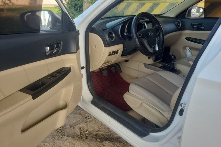 Used CHANGAN Eado 2015 1.6L Manual Luxury Model China V Standard Driver Seat