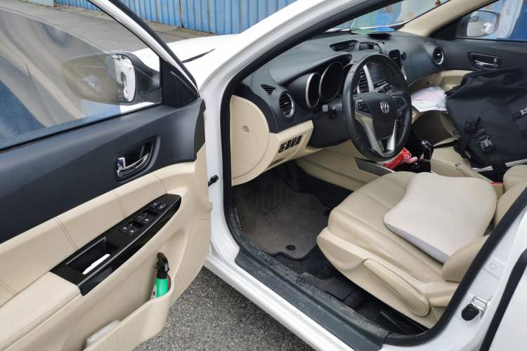Used CHANGAN Eado 2015 1.6L Manual Luxury Model China IV Standard Driver Seat