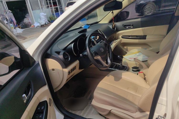 Used CHANGAN Eado 2015 1.6L Manual Luxury Model China V Standard Driver Seat