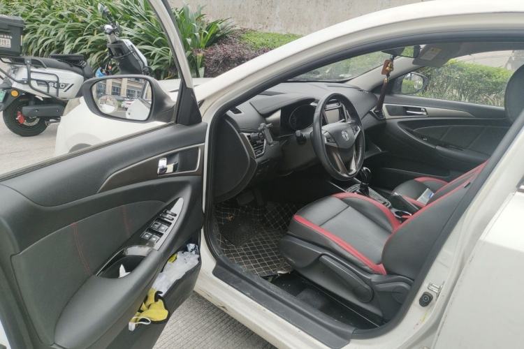 Used CHANGAN Eado 2015 1.6L Automatic Junku Model China IV Standard Driver Seat