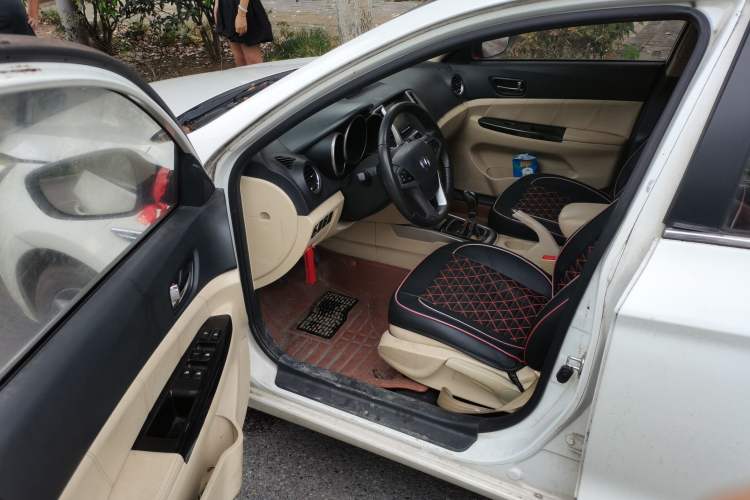 Used CHANGAN Eado 2015 1.6L Manual Luxury Model China IV Standard Driver Seat