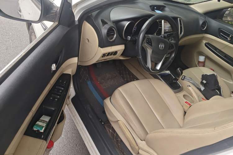 Used CHANGAN Eado 2015 1.6L Manual Luxury Model China IV Standard Driver Seat