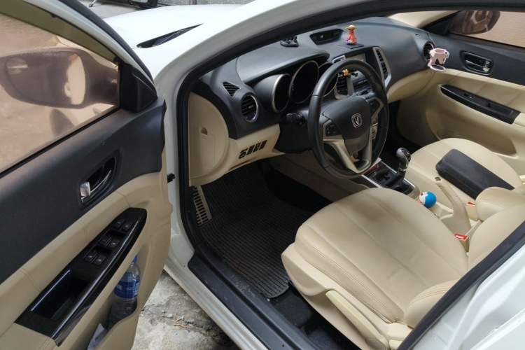 Used CHANGAN Eado 2015 1.6L Manual Luxury Model China V Standard Driver Seat