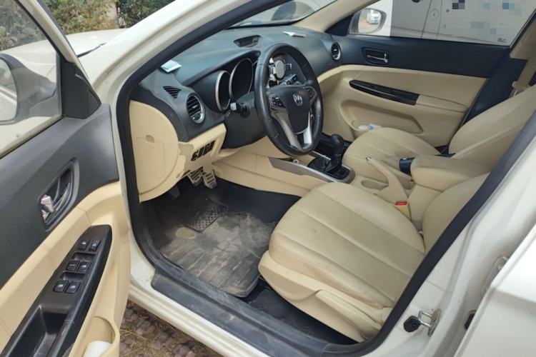 Used CHANGAN Eado 2015 1.6L Manual Luxury Model China IV Standard Driver Seat