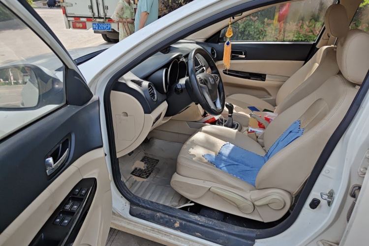 Used CHANGAN Eado 2015 1.6L Manual Luxury Model China IV Standard Driver Seat