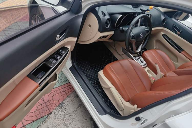 Used CHANGAN Eado 2015 1.6L Automatic Luxury Model Driver Seat