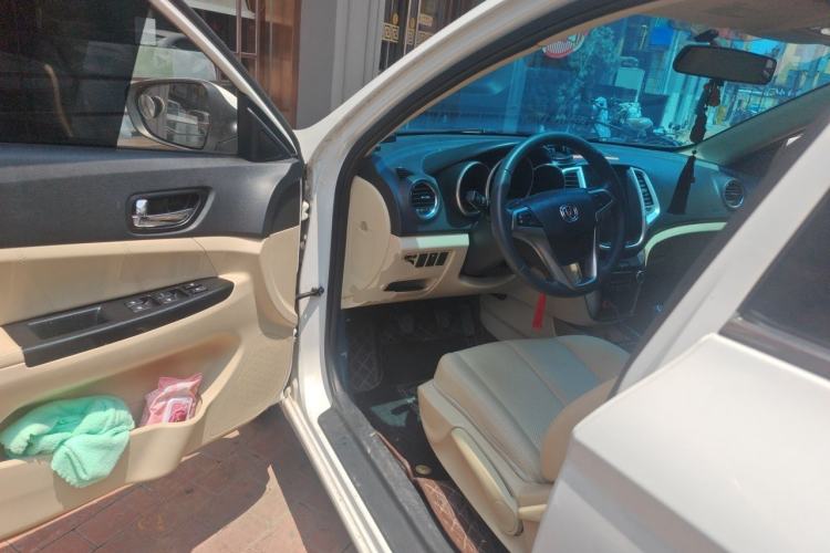 Used CHANGAN Eado 2015 1.6L Manual Luxury Model China V Standard Driver Seat