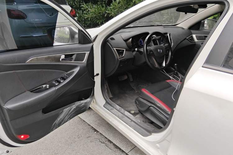 Used CHANGAN Eado 2015 1.6L Automatic Junku Model China V Standard Driver Seat