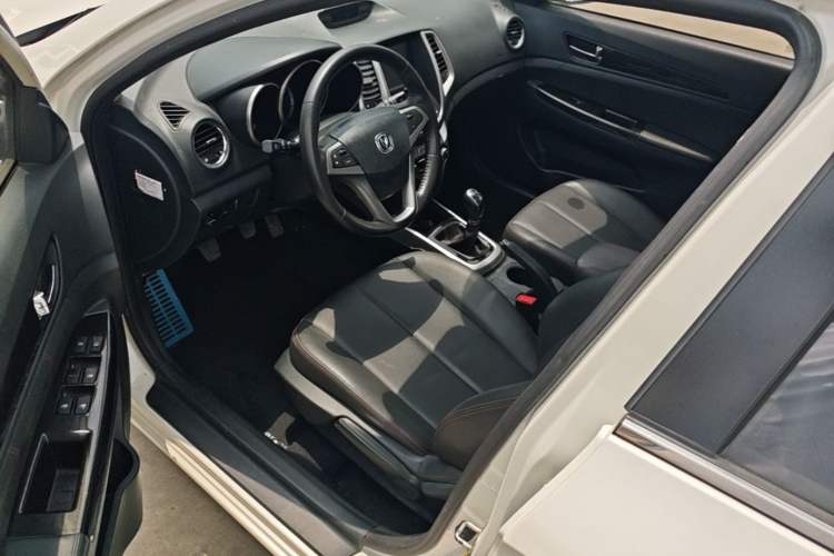 Used CHANGAN Eado 2015 1.6L Manual Luxury Model China V Standard Driver Seat
