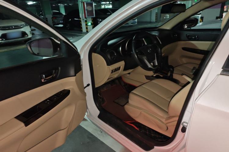 Used CHANGAN Eado 2015 1.6L Manual Luxury Model China IV Standard Driver Seat