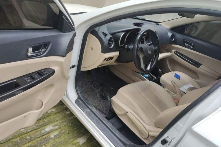 Used CHANGAN Eado 2015 1.6L Manual Luxury Model China V Standard Driver Seat