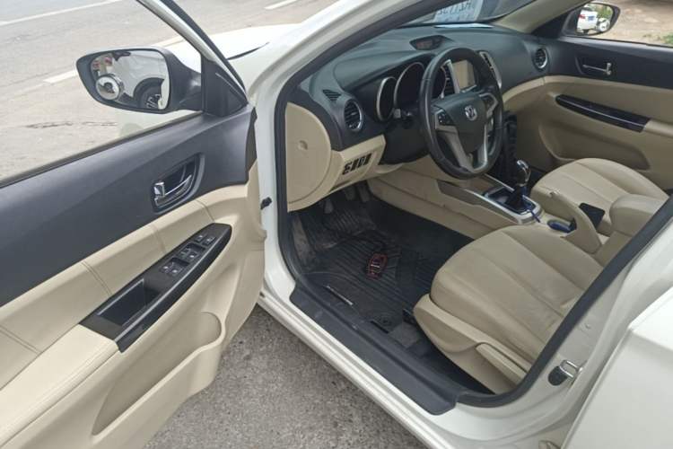 Used CHANGAN Eado 2015 1.6L Manual Luxury Model China V Standard Driver Seat