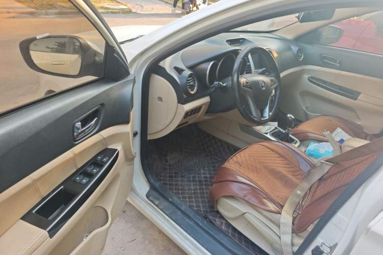 Used CHANGAN Eado 2015 1.6L Manual Luxury Model China IV Standard Driver Seat