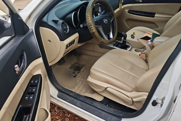 Used CHANGAN Eado 2015 1.6L Manual Luxury Model China IV Standard Driver Seat