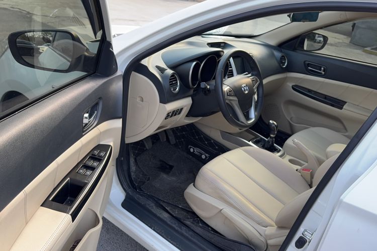 Used CHANGAN Eado 2015 1.6L Manual Luxury Model China V Standard Driver Seat