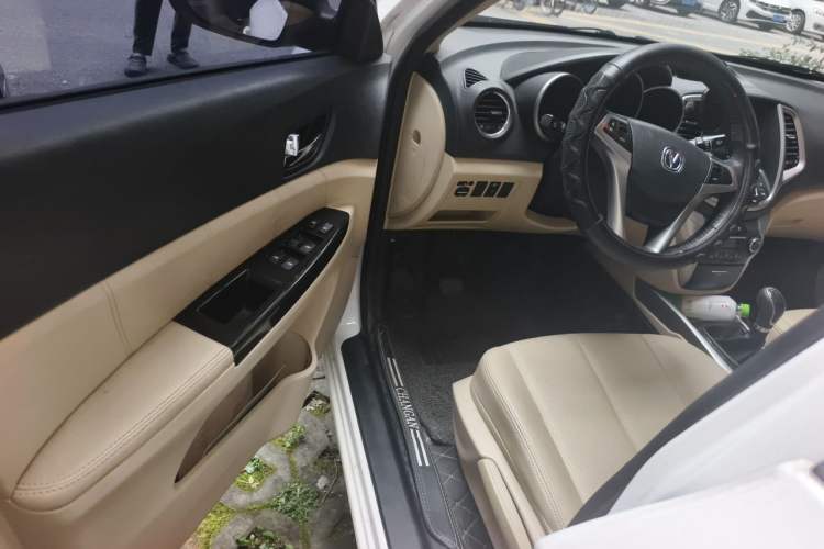 Used CHANGAN Eado 2015 1.6L Manual Luxury Model China IV Standard Driver Seat