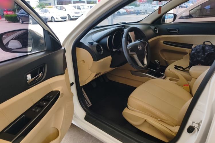 Used CHANGAN Eado 2015 1.6L Manual Luxury Model China V Standard Driver Seat