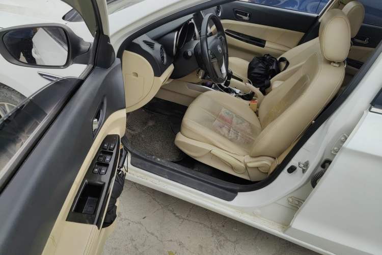 Used CHANGAN Eado 2015 1.6L Manual Luxury Model China V Standard Driver Seat