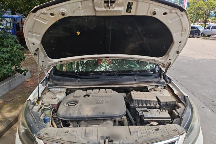 Used CHANGAN Eado 2015 1.6L Manual Luxury Model China V Standard Engine Bay