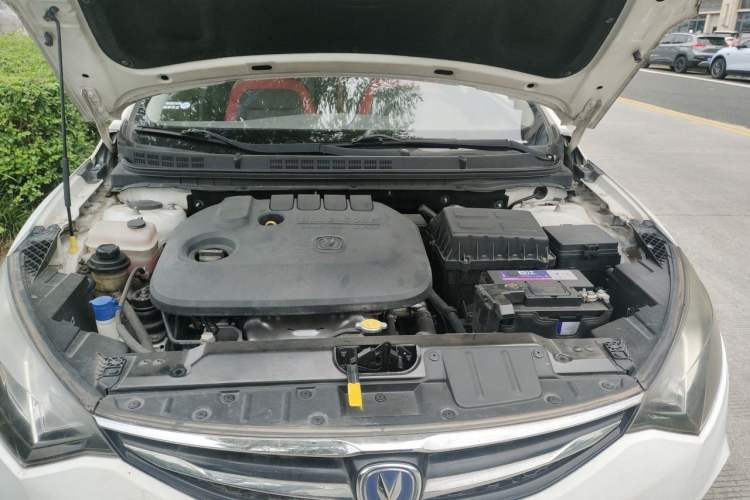 Used CHANGAN Eado 2015 1.6L Automatic Junku Model China IV Standard Engine Bay