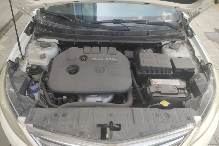 Used CHANGAN Eado 2015 1.6L Manual Luxury Model China IV Standard Engine Bay