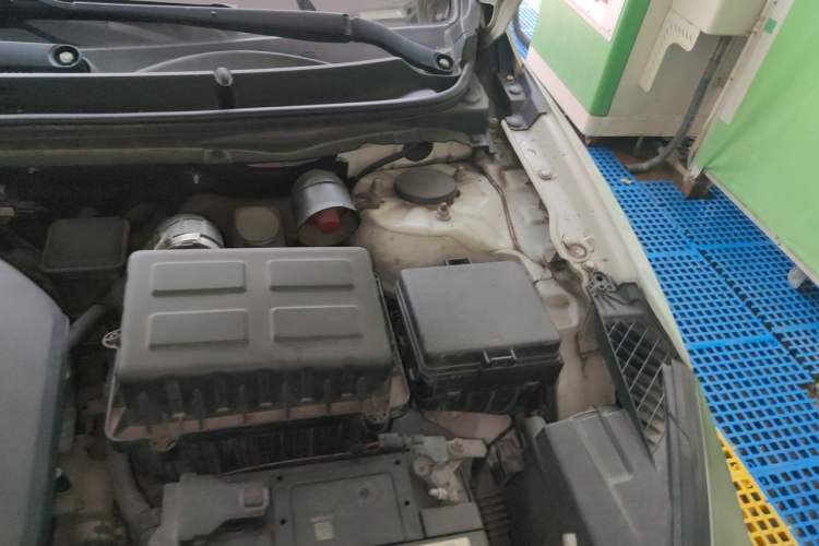 Used CHANGAN Eado 2015 1.6L Manual Junku Model China V Standard Engine Bay Left