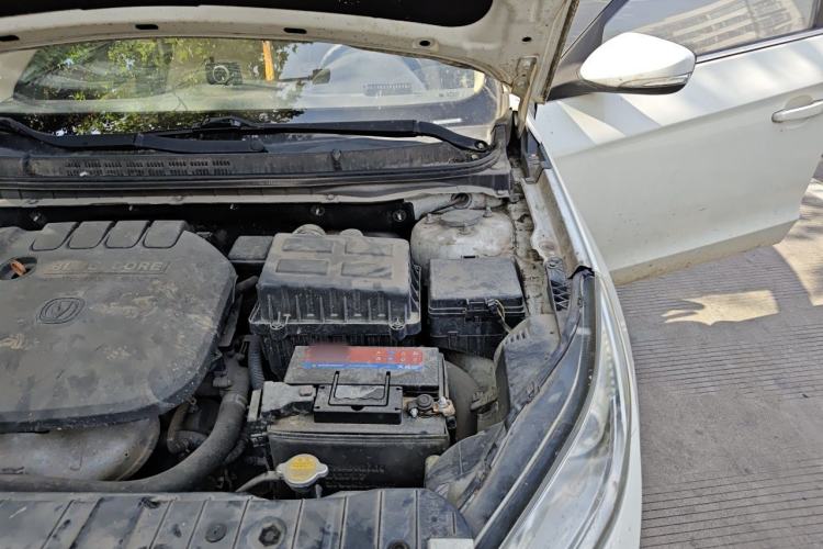 Used CHANGAN Eado 2015 1.6L Manual Luxury Model China IV Standard Engine Bay Left