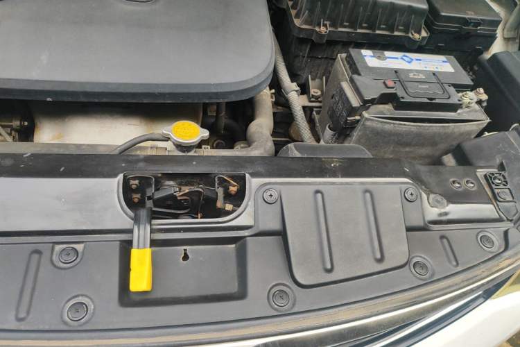 Used CHANGAN Eado 2015 1.6L Manual Junku Model China IV Standard Engine Bay Left