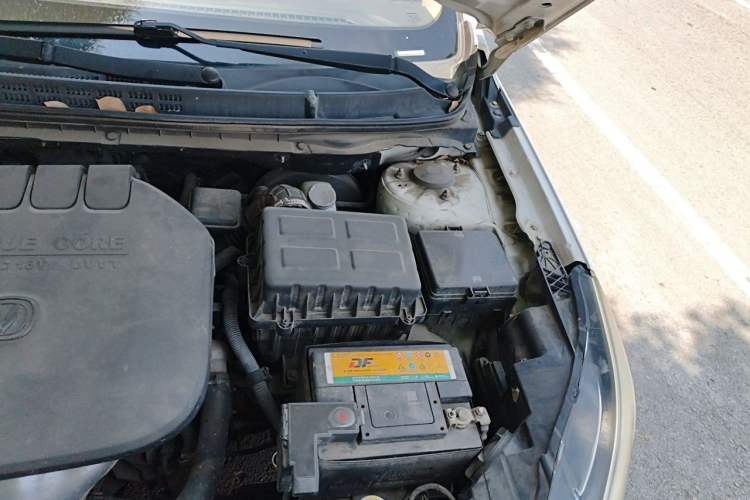 Used CHANGAN Eado 2015 1.6L Manual Luxury Model China IV Standard Engine Bay Left