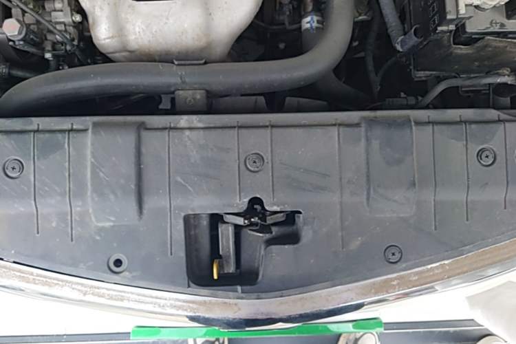 Used CHANGAN Eado 2015 1.6L Automatic Luxury Model Engine Bay