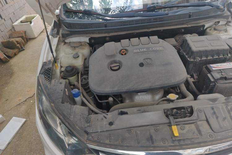 Used CHANGAN Eado 2015 1.6L Manual Junku Model China IV Standard Engine Bay Right