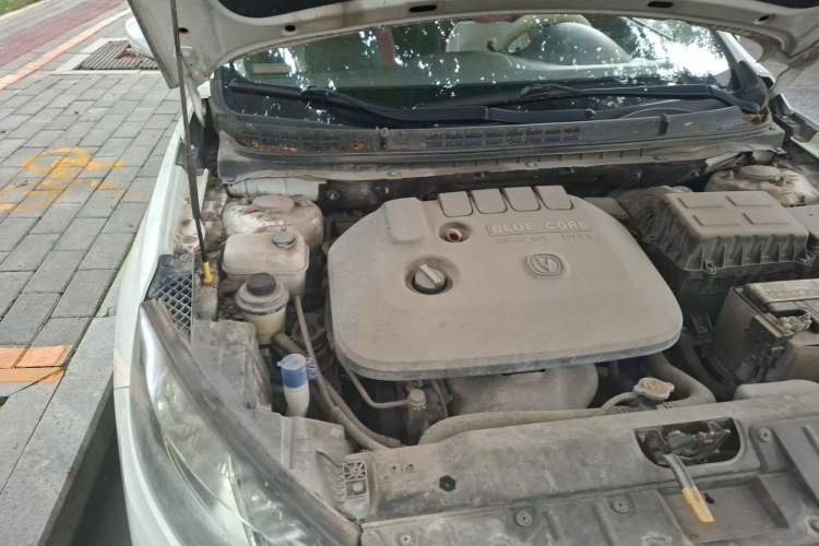 Used CHANGAN Eado 2015 1.6L Manual Junku Model China IV Standard Engine Bay Right