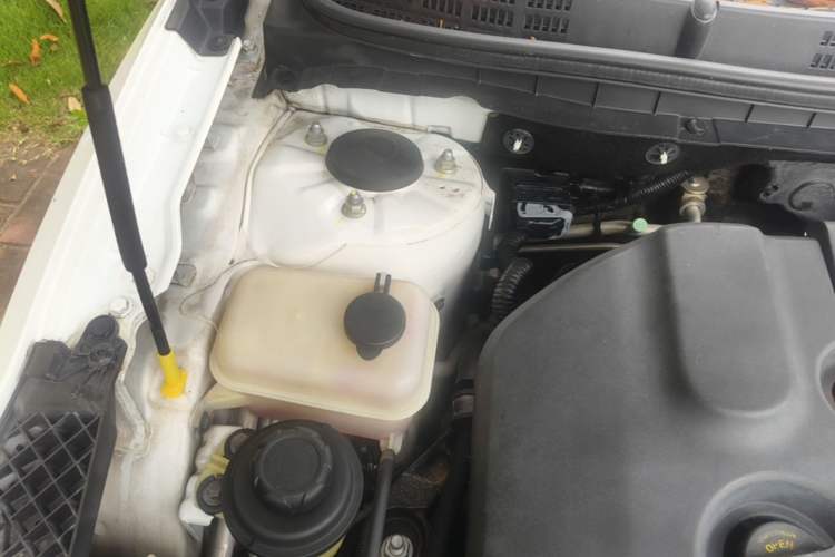 Used CHANGAN Eado 2015 1.6L Automatic Junku Model China IV Standard Engine Bay Right
