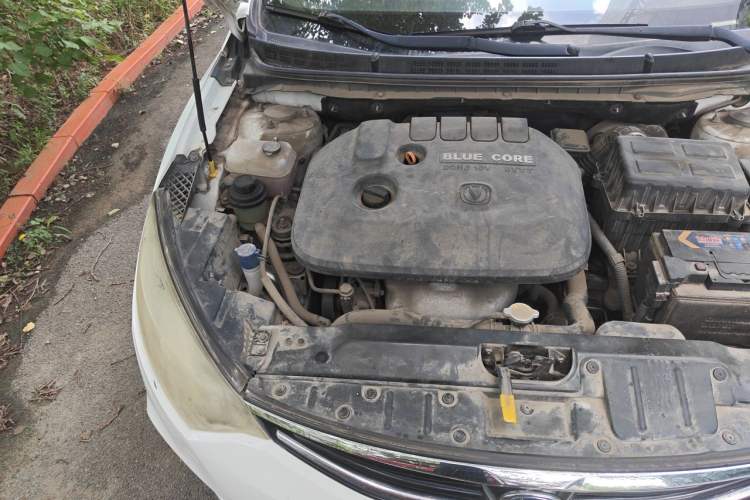Used CHANGAN Eado 2015 1.6L Manual Junku Model China IV Standard Engine Bay Right
